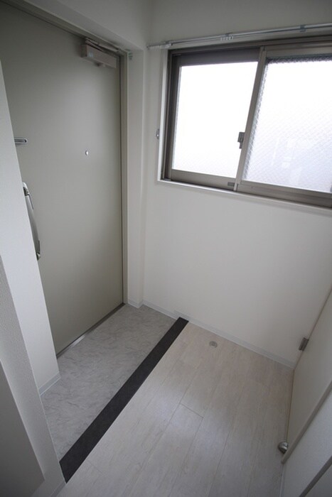 物件内観写真18　(玄関)