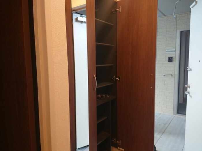 物件内観写真10　(玄関)