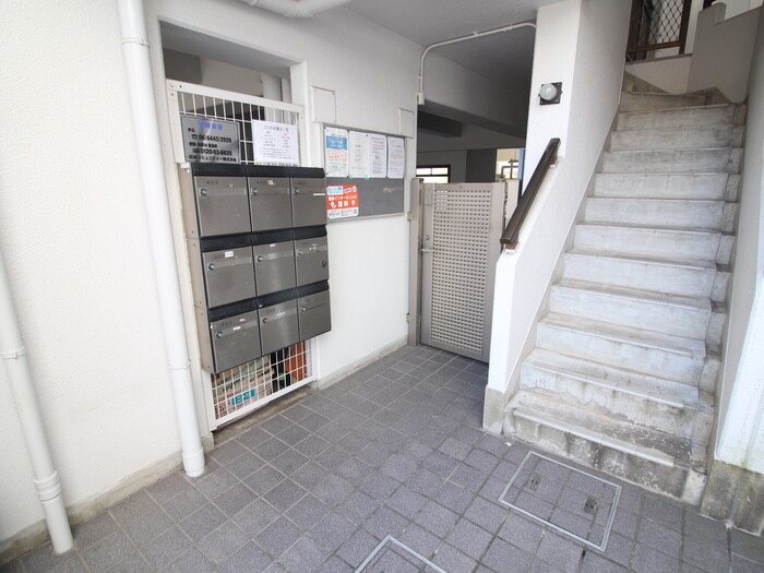物件外観写真5　(エントランス部分)