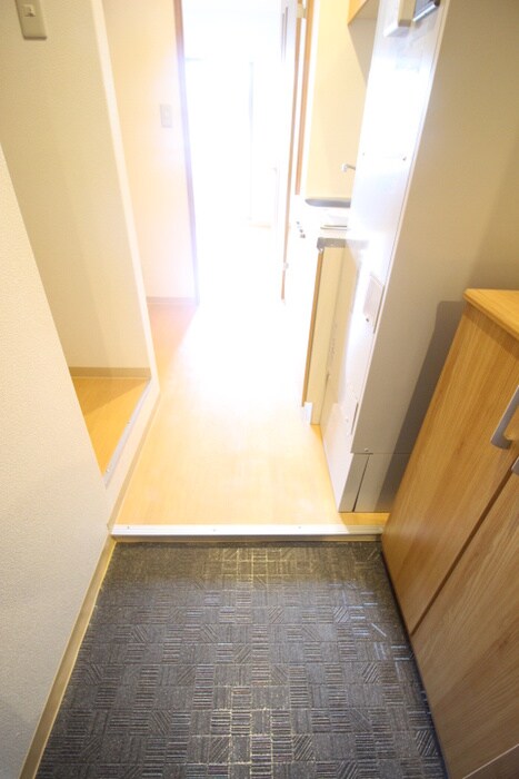 物件内観写真7　(玄関)