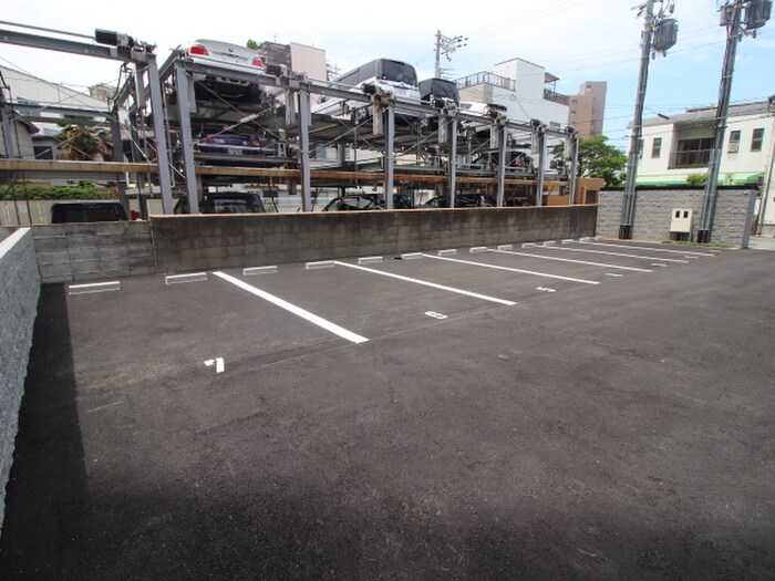 物件外観写真4　(駐車場)