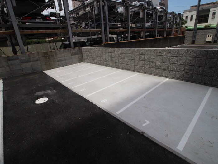 物件外観写真6　(バイク置き場)