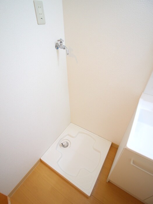 物件内観写真11　(洗濯機置場)