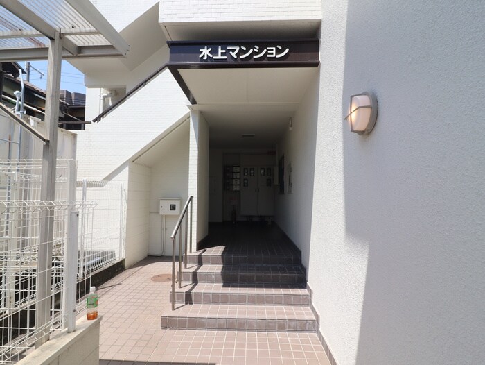 物件外観写真4　(エントランス部分)