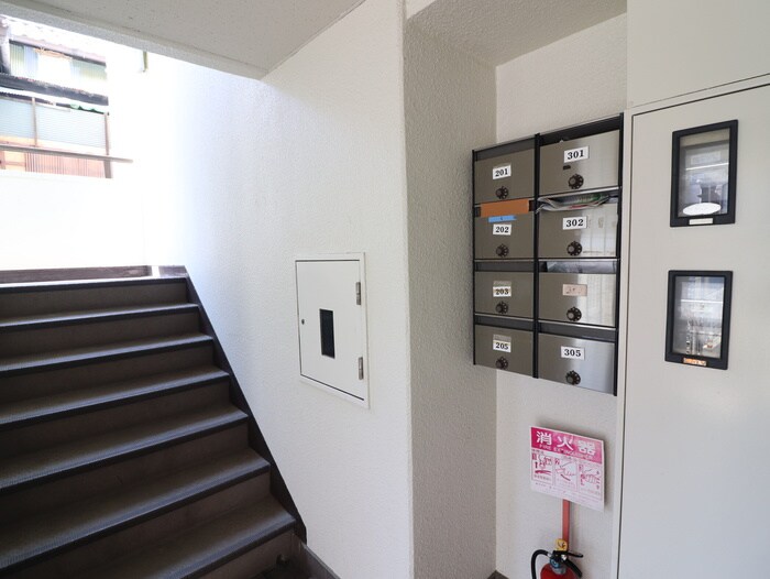 物件外観写真5　(エントランス部分)