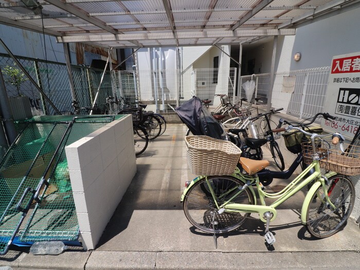 物件外観写真6　(駐輪場)