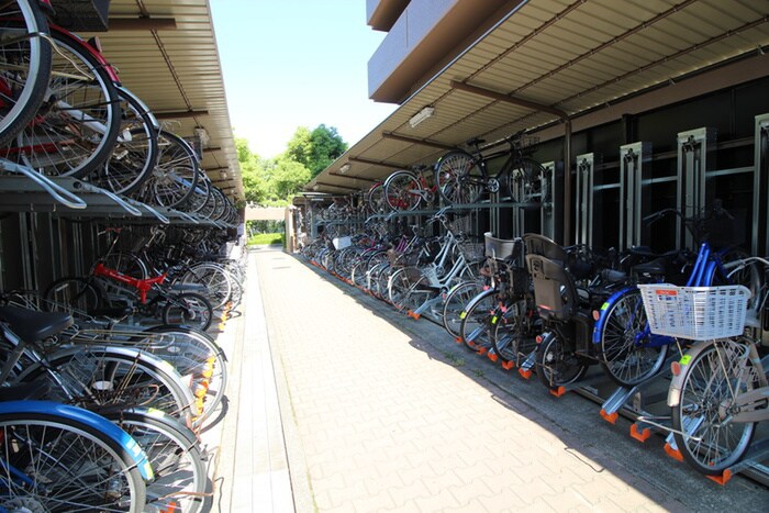 物件外観写真4　(駐輪場)