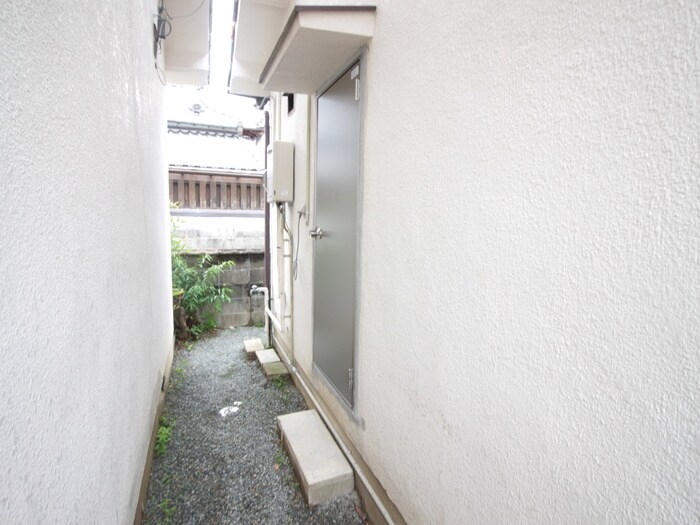 物件外観写真4　(エントランス部分)