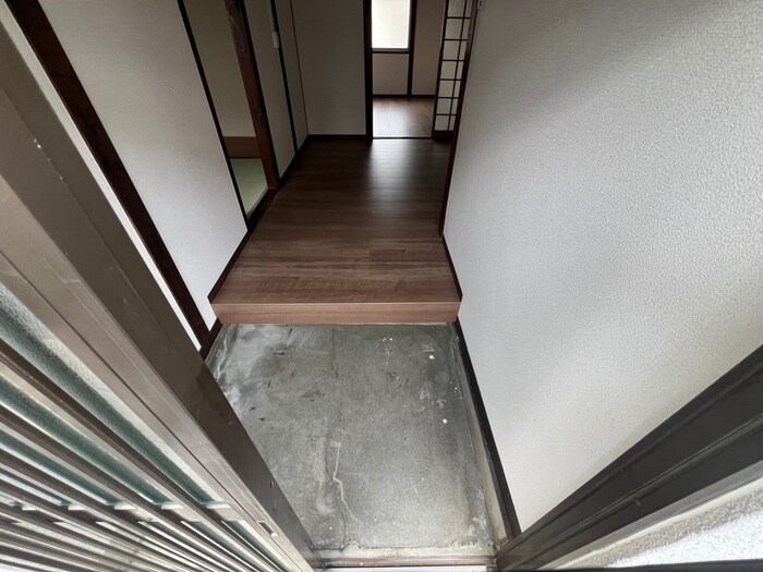 物件内観写真10　(玄関)