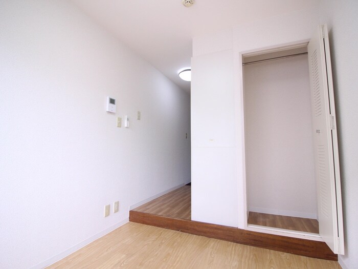 物件内観写真10　(居室)