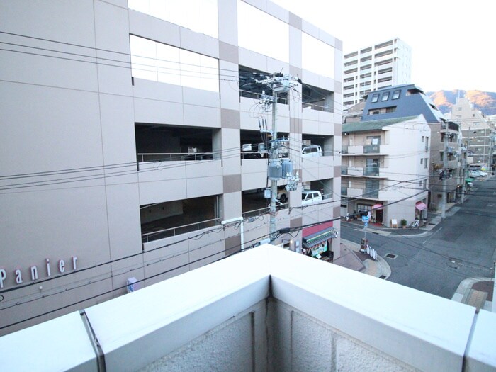 物件内観写真18　(室内からの展望)