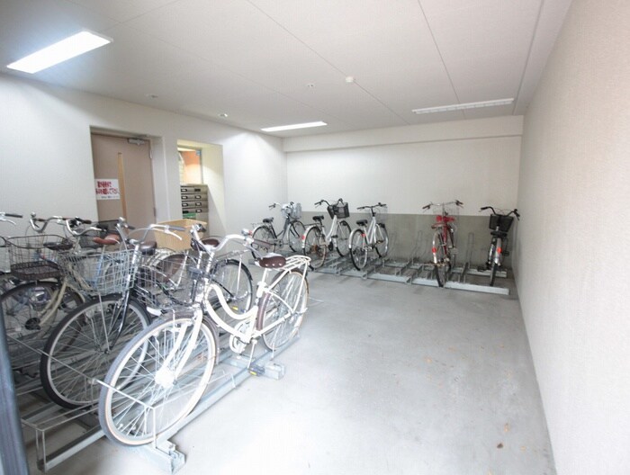 物件外観写真4　(駐輪場)