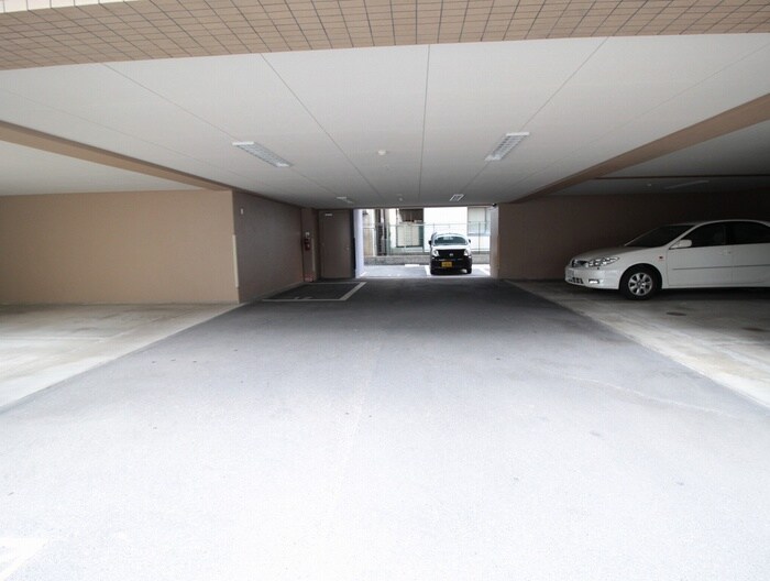 物件外観写真5　(駐車場)