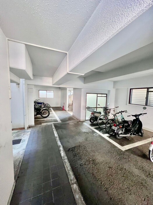 物件外観写真4　(駐輪場)