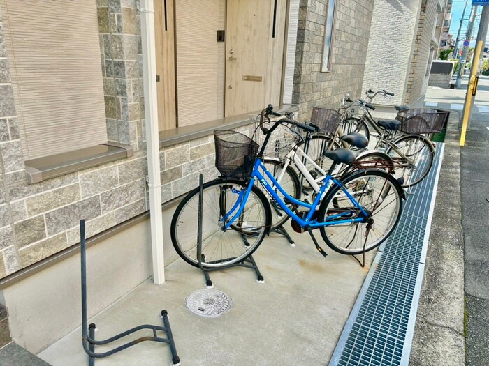 物件外観写真5　(駐輪場)