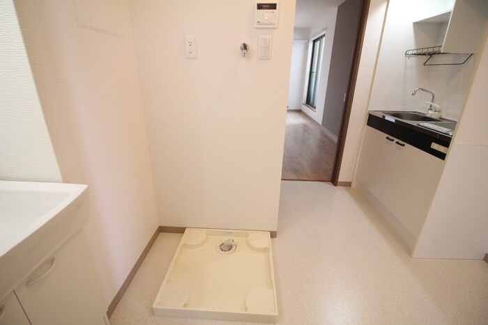 物件内観写真13　(洗濯機置場)