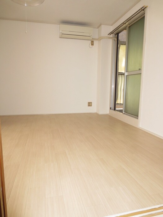 物件内観写真4　(居室)