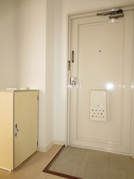 物件内観写真9　(玄関)