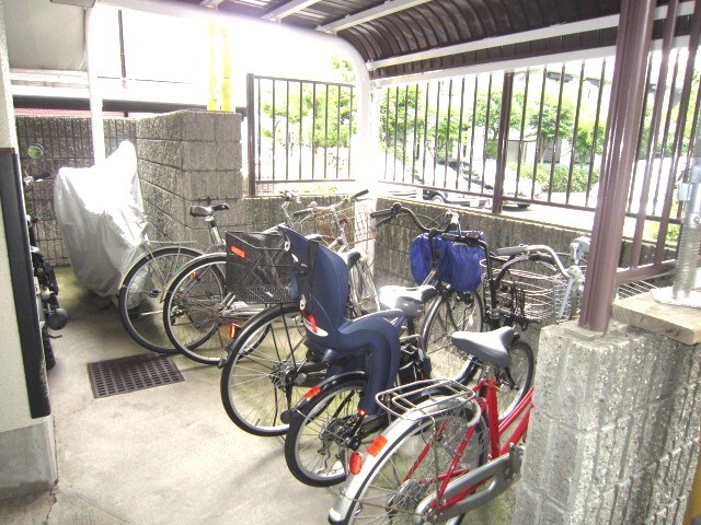 物件外観写真3　(駐輪場)