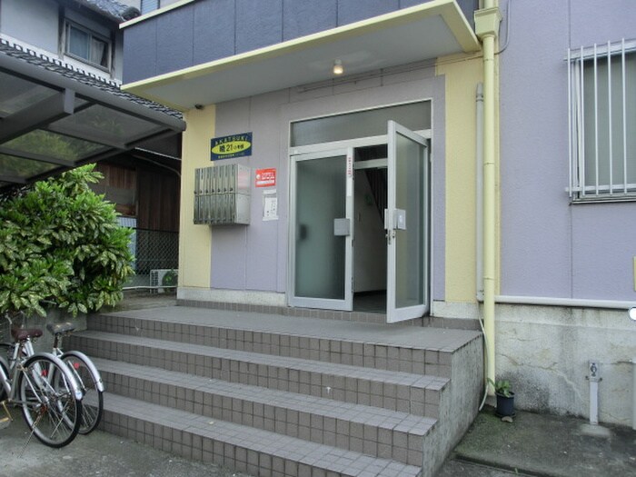 物件外観写真2　(エントランス部分)