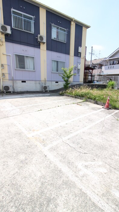 物件外観写真3　(駐車場)