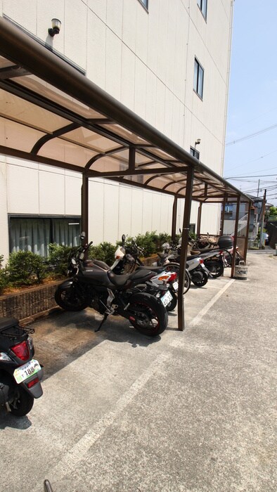 物件外観写真4　(駐輪場)