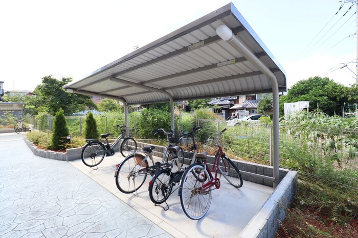 物件外観写真6　(駐輪場)