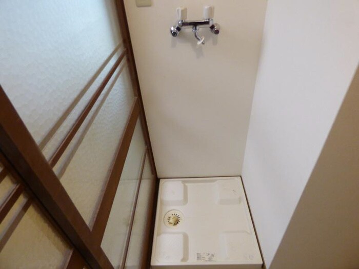 物件内観写真16　(洗濯機置場)