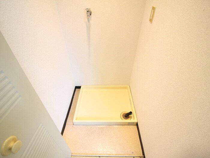 物件内観写真14　(洗濯機置場)