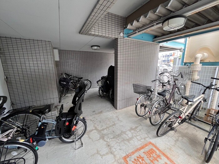 物件外観写真5　(駐輪場)