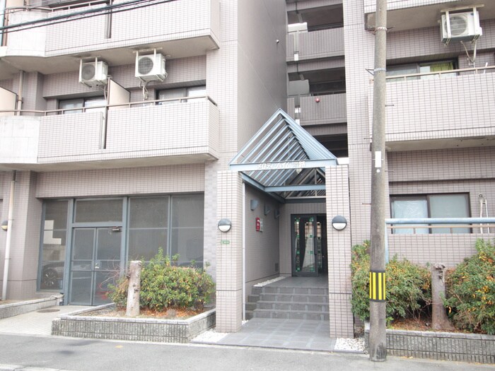 物件外観写真2　(エントランス部分)