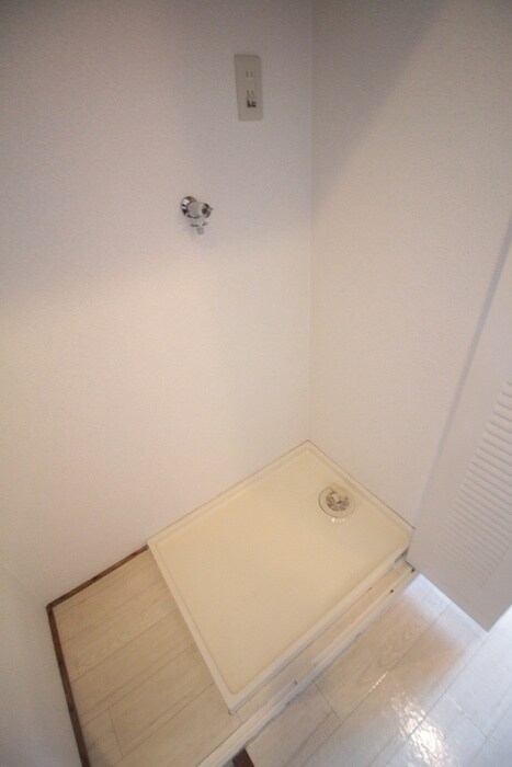 物件内観写真14　(洗濯機置場)