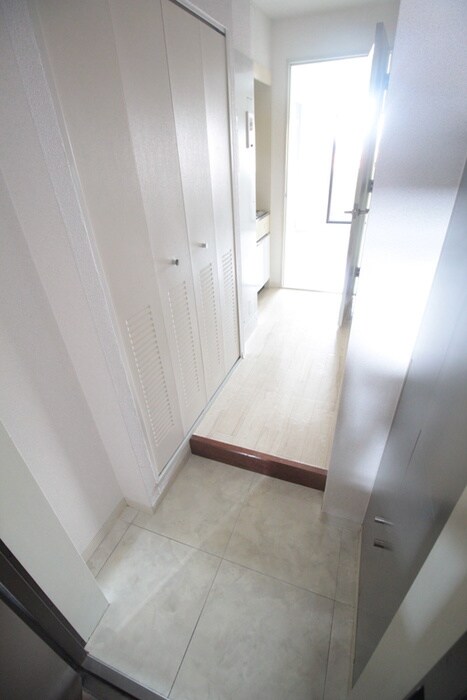 物件内観写真18　(玄関)