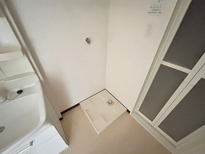 物件内観写真15　(洗濯機置場)