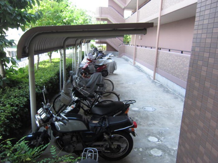 物件外観写真3　(駐輪場)