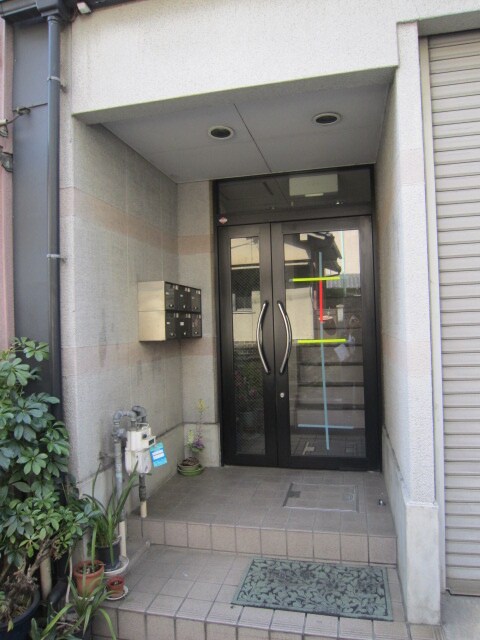 物件外観写真3　(エントランス部分)