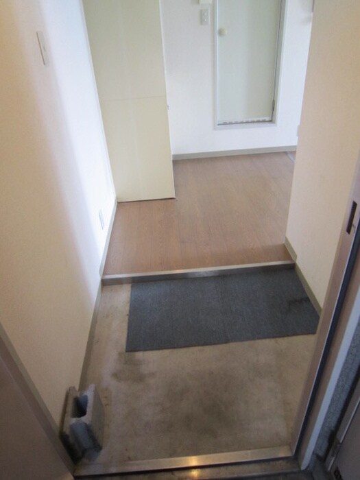 物件内観写真8　(玄関)