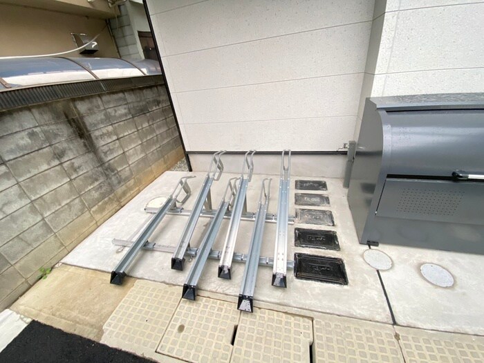 物件外観写真5　(駐輪場)