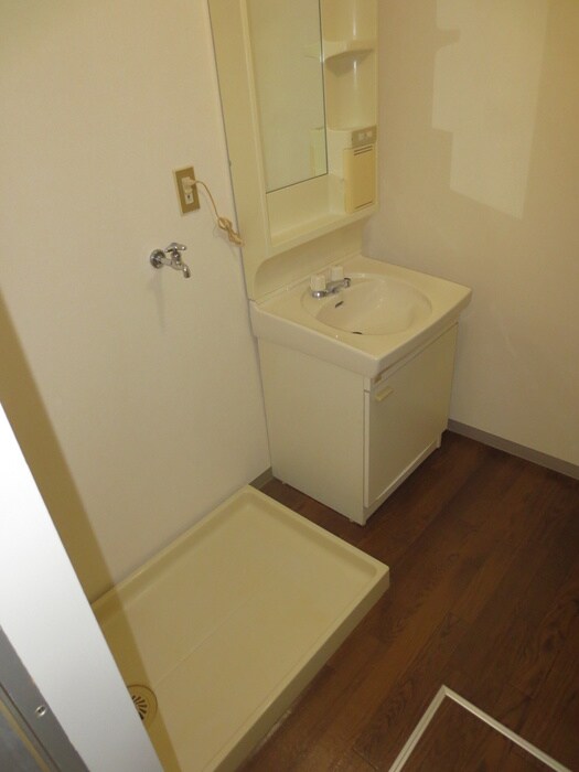 物件内観写真11　(洗濯機置場)