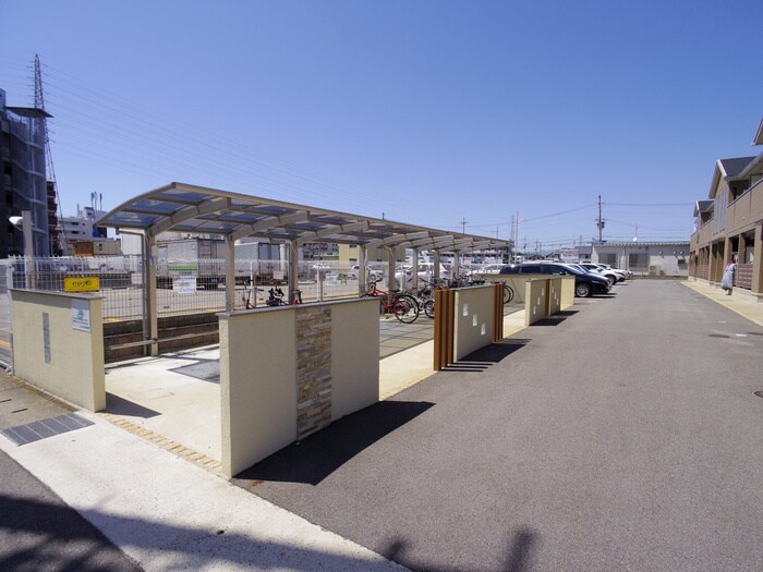 物件外観写真4　(駐輪場)