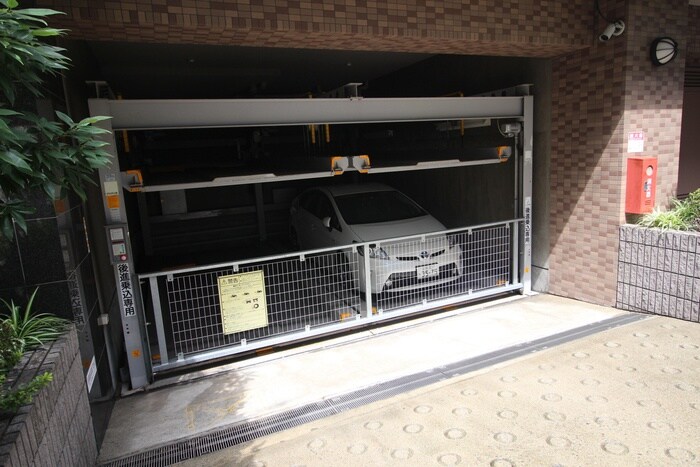 物件外観写真5　(駐車場)