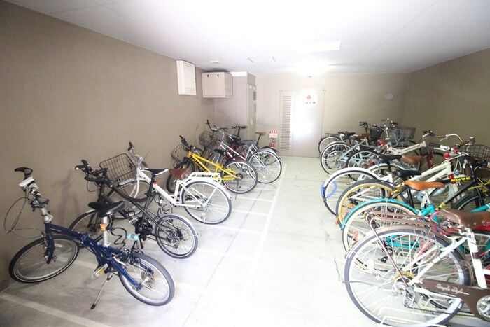 物件外観写真6　(駐輪場)