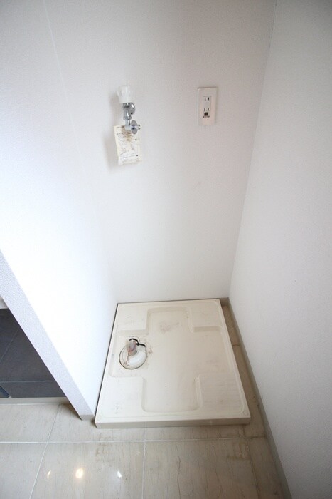 物件内観写真11　(洗濯機置場)