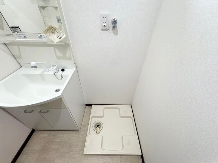 物件内観写真14　(洗濯機置場)