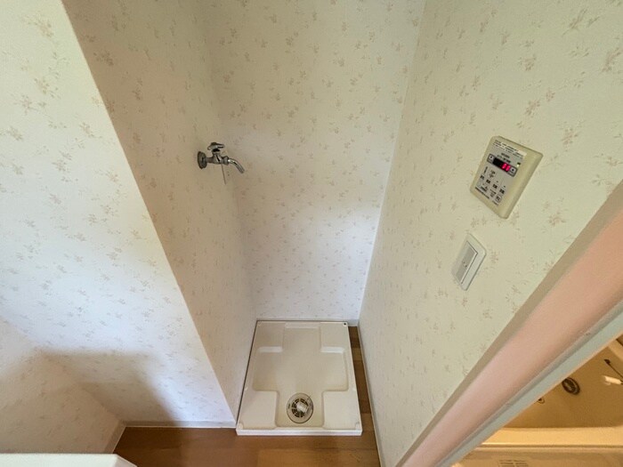 物件内観写真16　(洗濯機置場)