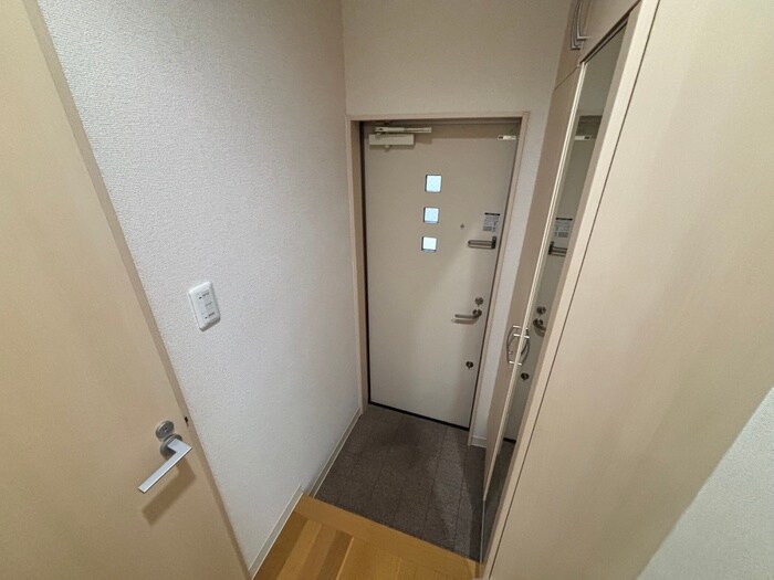 物件内観写真17　(玄関)