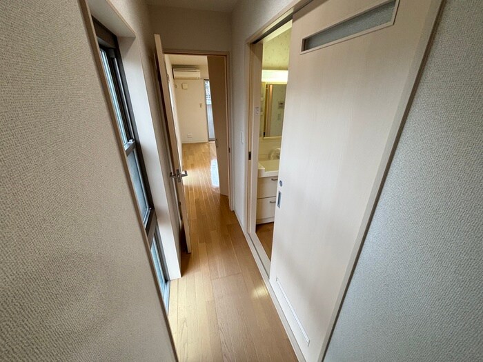 物件内観写真18　(廊下)