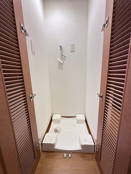 物件内観写真18　(洗濯機置場)