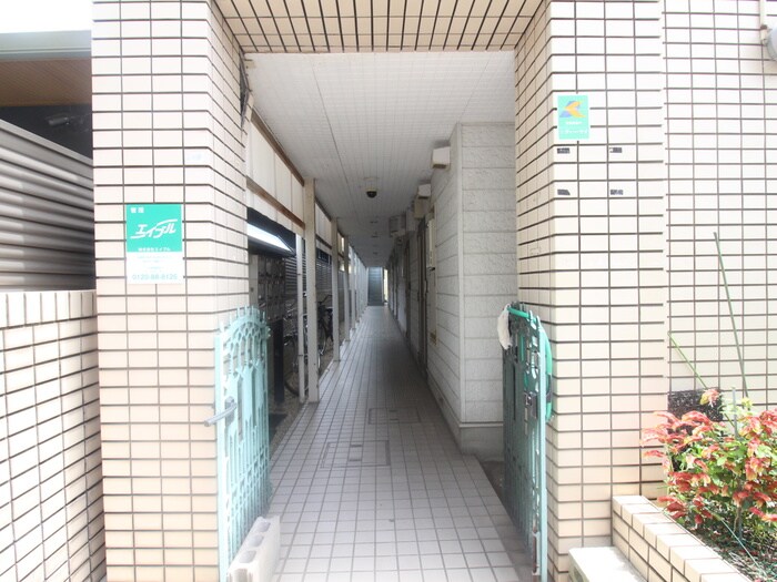 物件外観写真3　(エントランス部分)