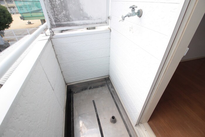 物件内観写真18　(洗濯機置場)